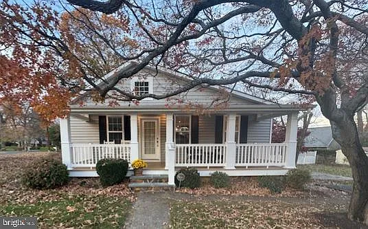 2 bed, 1.0 bath, 896 sqft, $2,700 — Photo 1