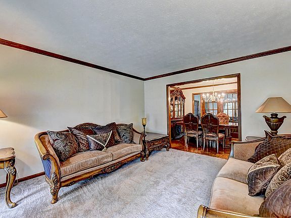 5th image of 1007 Tumblewood Trl