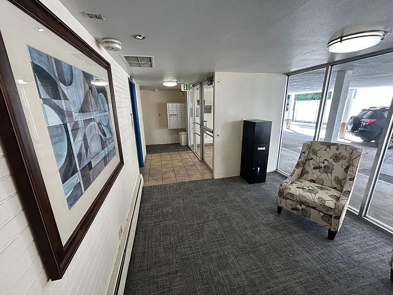 Executive Apartments — Photo 4