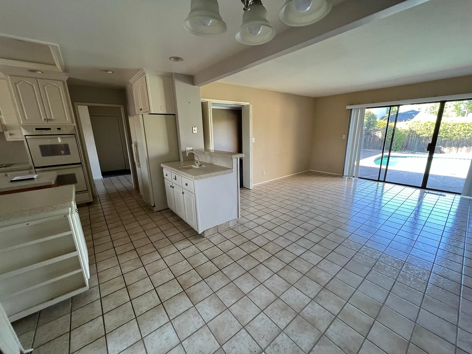 3 bed, 2.5 bath, 2300 sqft, $6,750 — Photo 4