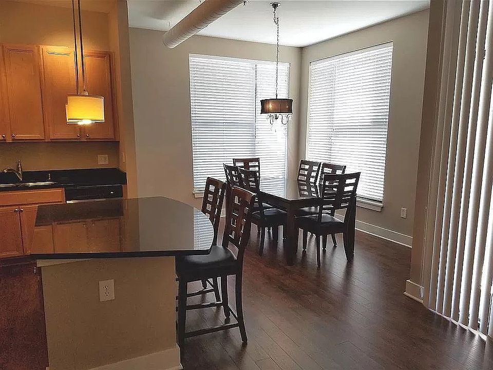 1st image of 220 Cedar St APT 200