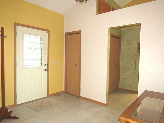 4th image of 206 E North St