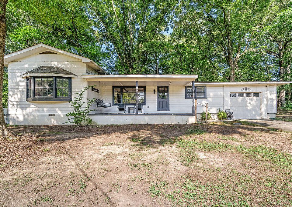1st image of 1949 Sosebee Dr NE