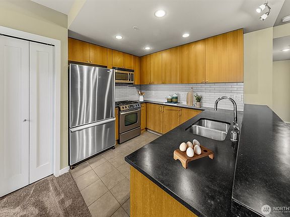 4th image of 81 Clay Street #527