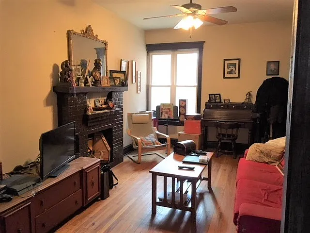 1959 W Farragut Ave #1R — Photo 2