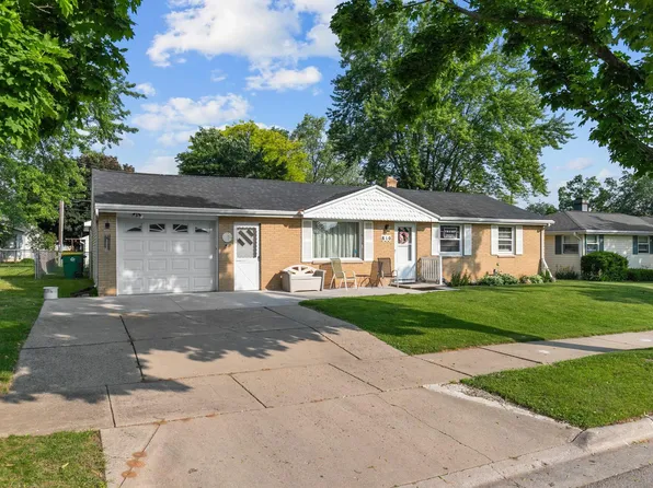 810 Stony Brook Ln, Green Bay, WI 54304