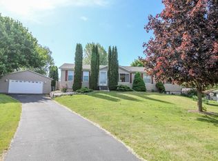 400 Oak Ridge Ct, Fort Atkinson, WI 53538