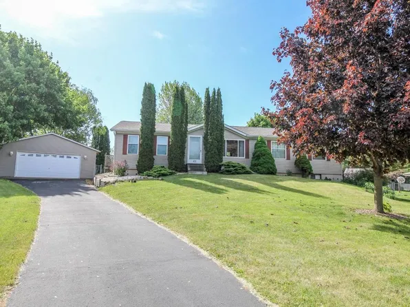 400 Oak Ridge Court, Fort Atkinson, WI 53538