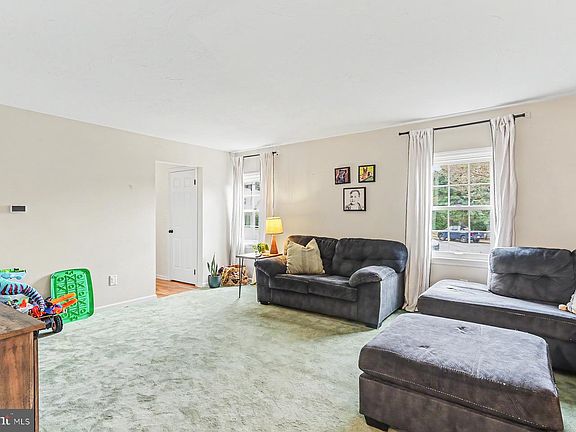 5th image of 401 Greenfield Dr