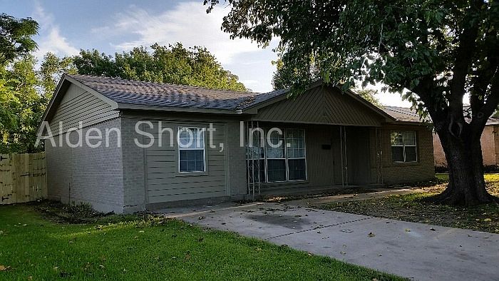1st image of 403 Bella Dr