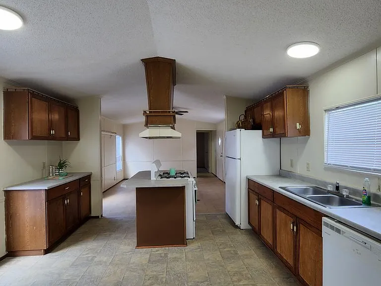 1022 Linda Ln — Photo 14