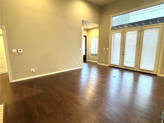 4th image of 2220 Garden Ct