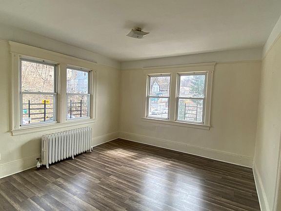 4th image of 122 Westervelt Ave #1F