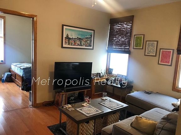 5th image of 2423 29th St APT 2R