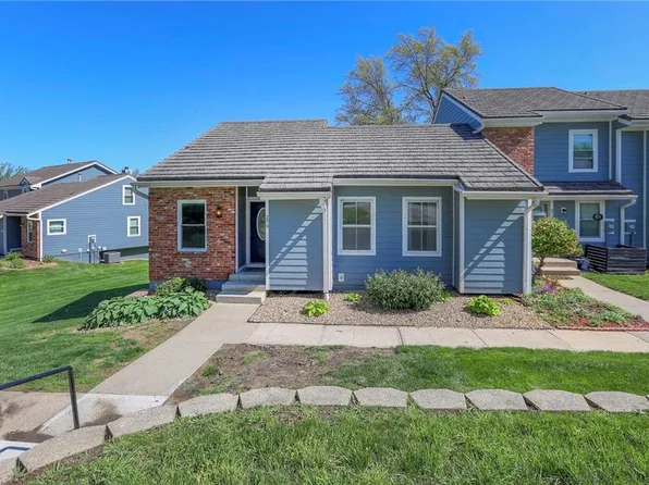 270 NE Bayview Dr, Lees Summit, MO 64064