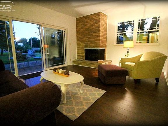 3rd image of 4500 Hedgethorn Cir