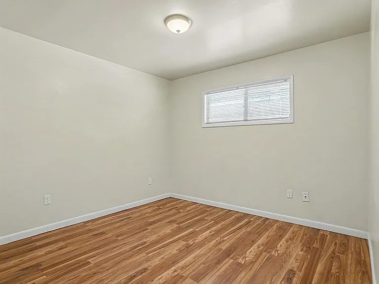 086-Friendship Court Apartments — Photo 10