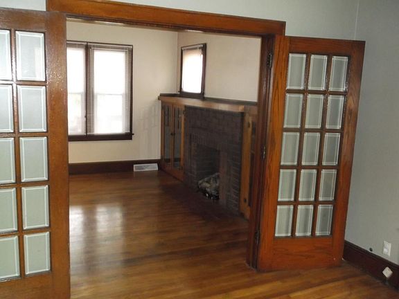 3rd image of 229 E Meyer Ave