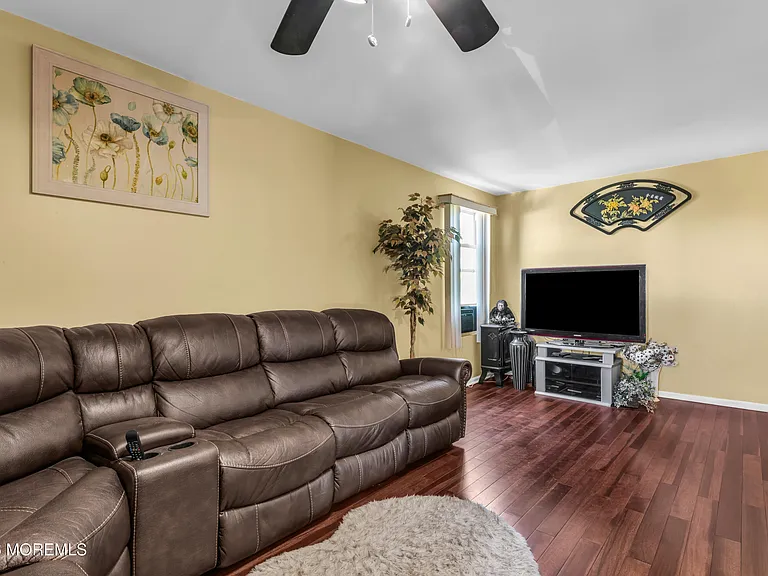 12 Jacobson St — Photo 8