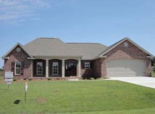 13 E Sycamore St, Sumrall, MS 39482