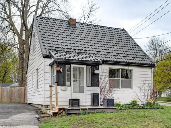 135 Glen Rd, Kitchener, ON N2M 3G1
