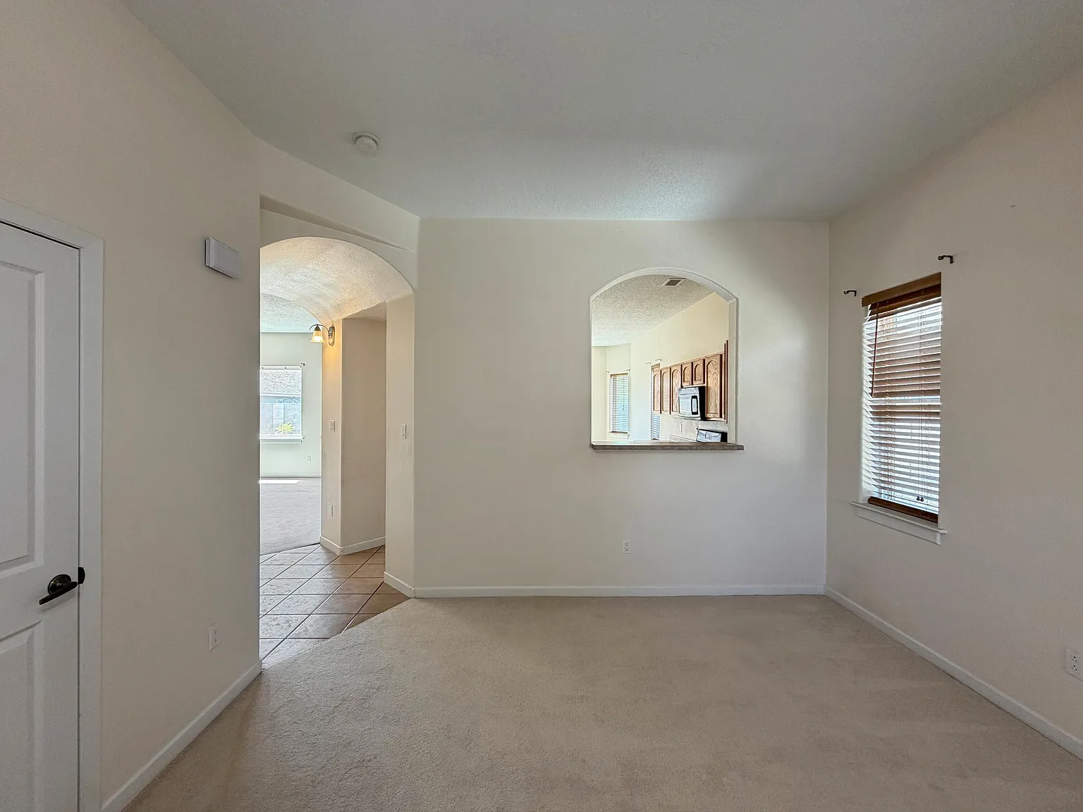 5 bed, 3.0 bath, 2664 sqft, $2,800 — Photo 2