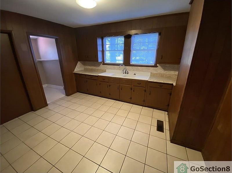 2nd image of 2513 25th St W