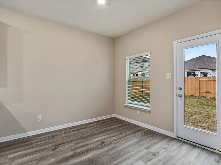 290 Moonstone Way — Photo 8
