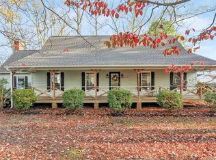 7396 Hill View Dr, Mechanicsville, VA 23111