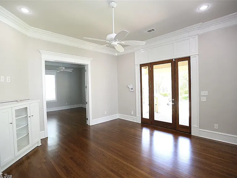 415 N Spruce St — Photo 2