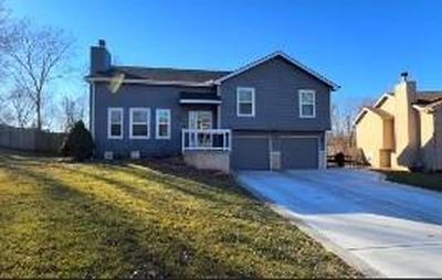 15588 Crestwood Dr, Basehor, KS, 66007