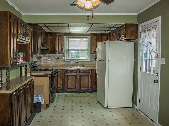 2nd image of 113 Fane Ct