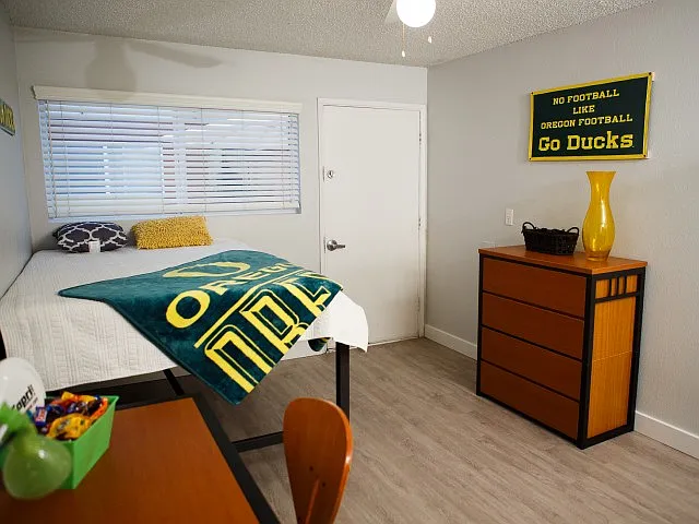 Capri Apartments at Eugene — Photo 3