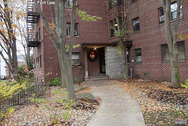 1st image of 420 Park Pl APT 1D