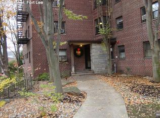 420 Park Pl APT 1D, Fort Lee, NJ 07024