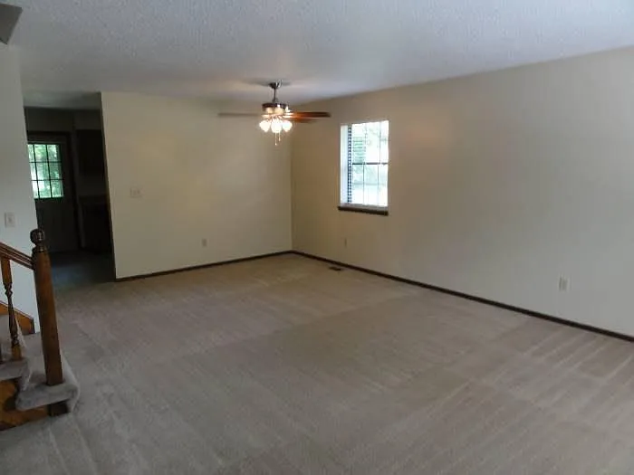 9806 Red Oak Ln — Photo 4