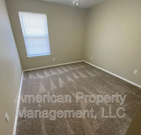 4714 NE Wisconsin St — Photo 28