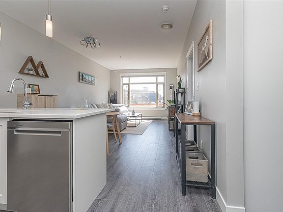 4th image of 844 Goldstream Ave #308