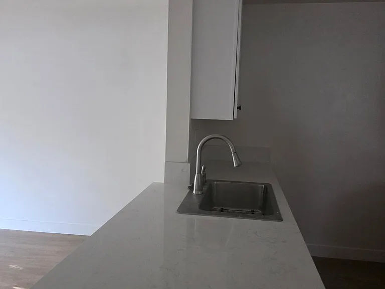 2000 W Pacific Ave — Photo 15