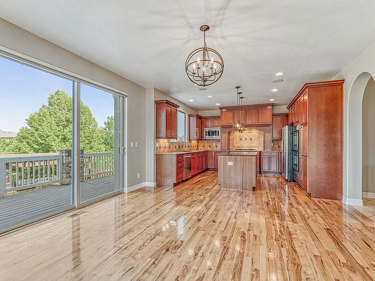 9611 Sunset Hill Dr — Photo 12