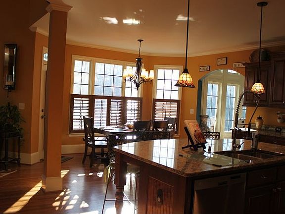 Kitchen / Breakfast Nook