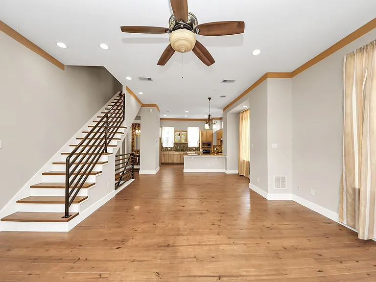 1807 W Webster St — Photo 13