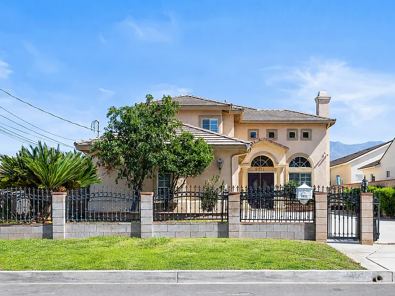 9911 Garibaldi Ave — Photo 3