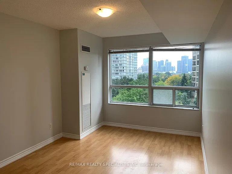 25 Kingsbridge Garden Cir #517 — Photo 15
