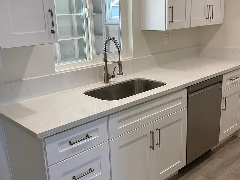 546 N Barbara Ave — Photo 11