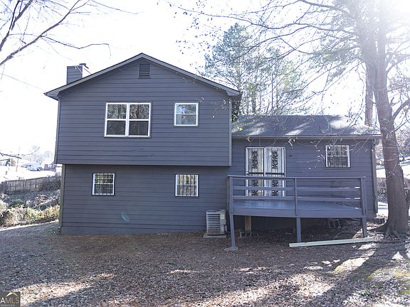 3rd image of 2761 Rockdale Dr