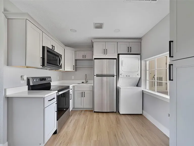 4521 Edgewater Dr #1 — Photo 6