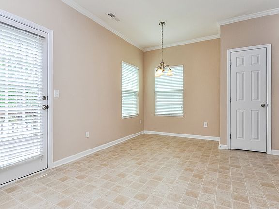 4th image of 217 Switchback St