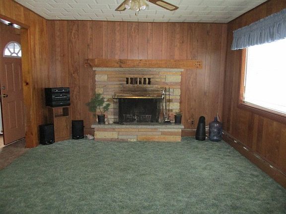 5th image of 2452 N Saint Helen Rd