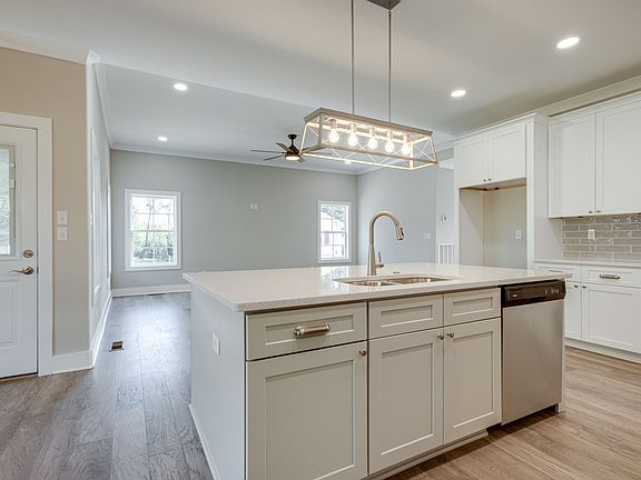 5th image of 112 Cunningham Ln